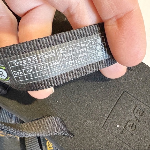 Teva Voya Slide Sandals Black Size 5 Size EU36 Strappy Sustainable Cushioned - Picture 12 of 12